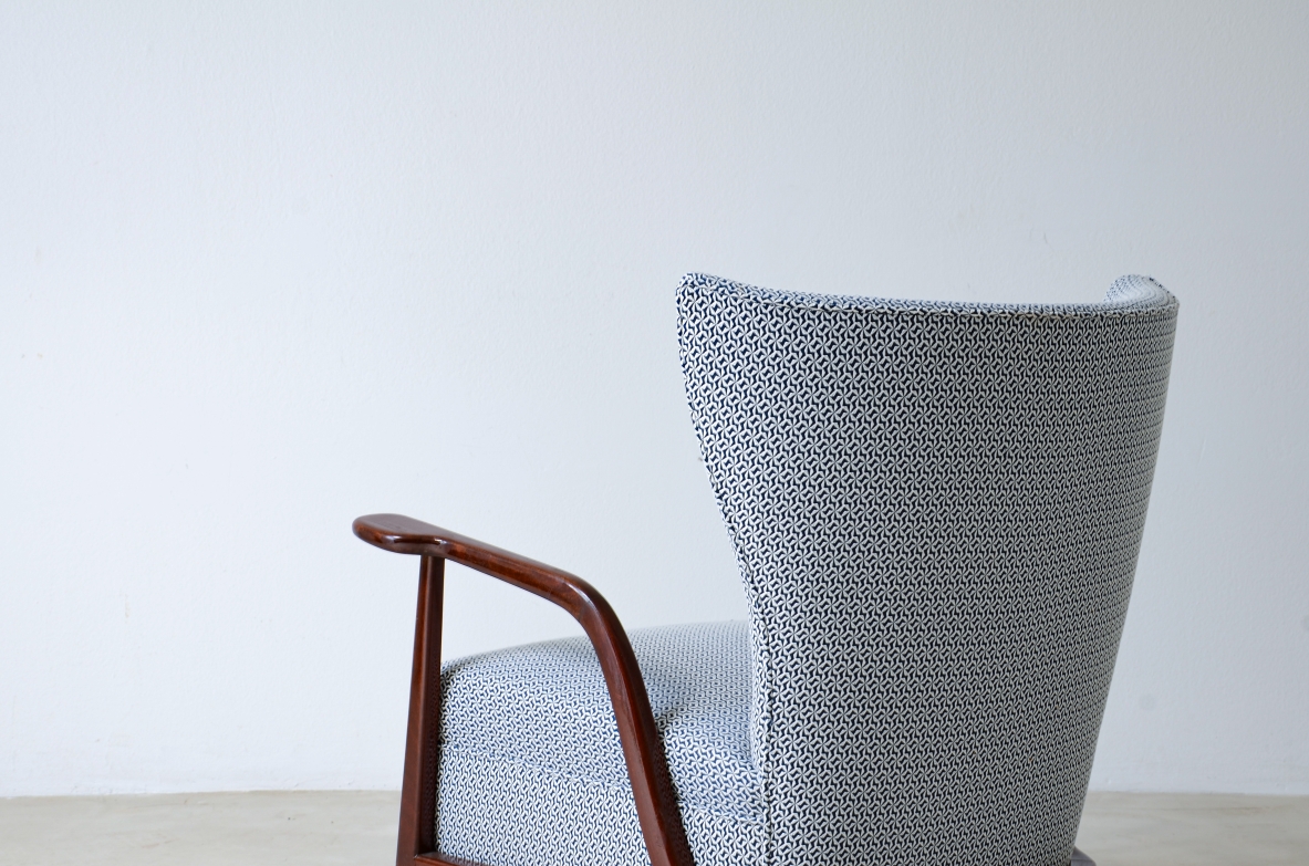 Enrico Ciuti (1910 - 1991)  Elegant armchair in curved wood and upholstered fabric  Italian manufacture, around 1940.