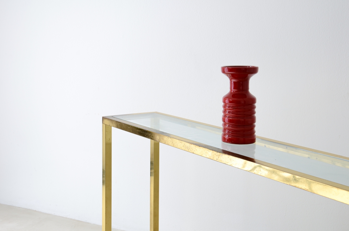 Romeo Rega  Console in ottone con piano in vetro molato.  Manifattura italiana 1970ca.