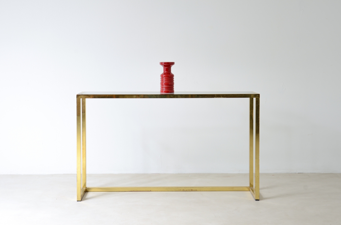 Romeo Rega  Console in ottone con piano in vetro molato.  Manifattura italiana 1970ca.