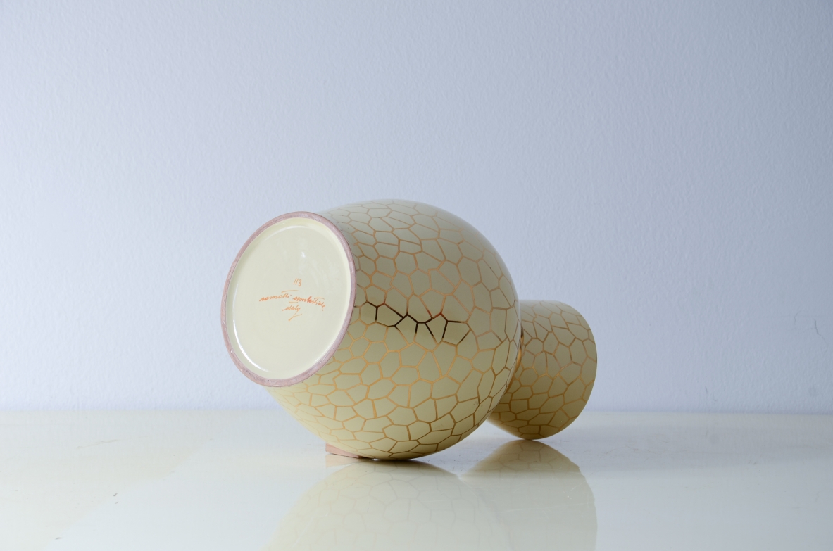 Ceramiche Rometti  Vaso con decoro in lustro oro. Manifattura Umbertide, 1950ca.