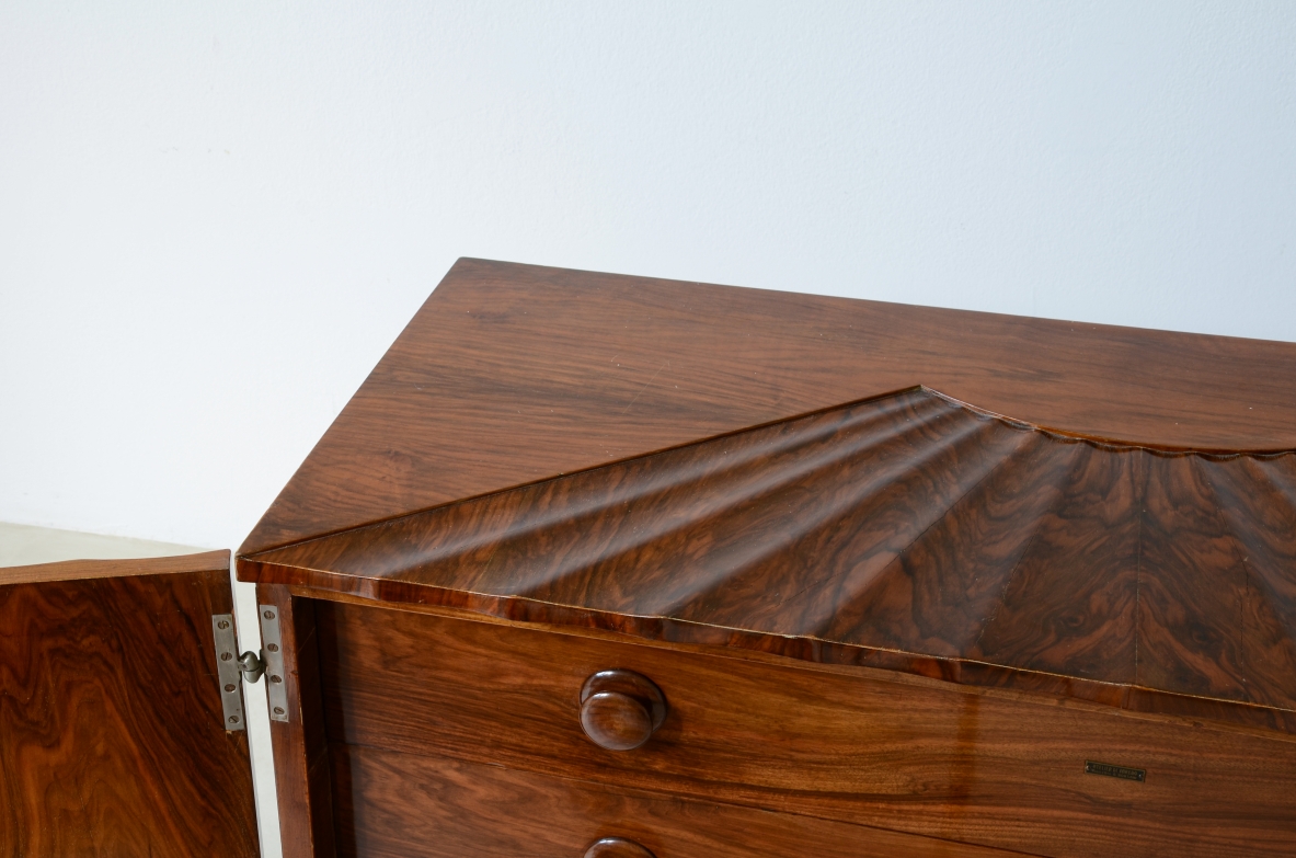 Borsani Varedo  Unique chest of drawers made of a very high quality with 4 drawers hidden by two doors with grooves that continue on the top forming a shell design.  Walnut and walnut briar, metal and brass details.