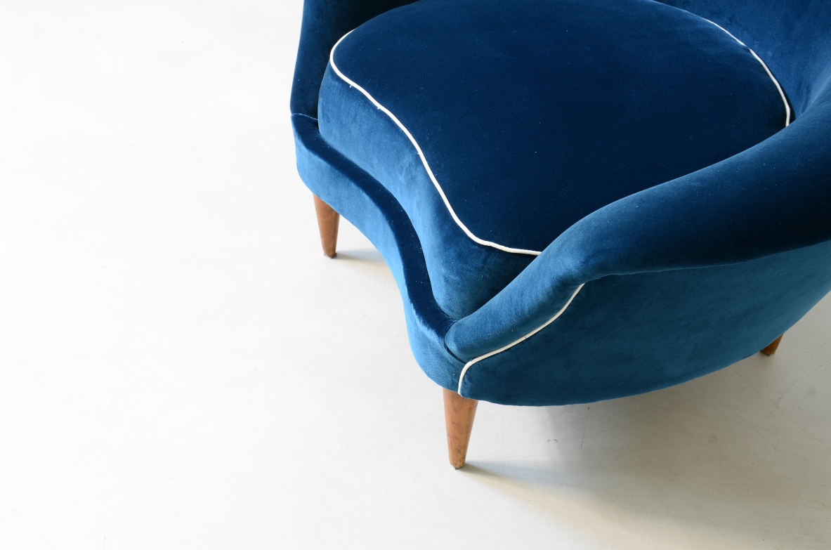 Federico Munari  Pair of tub chairs upholstered in velvet and cotton.  Italian manufacture around 1950.