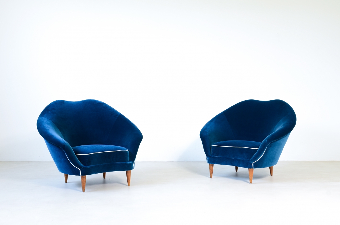 Federico Munari  Pair of tub chairs upholstered in velvet and cotton.  Italian manufacture around 1950.