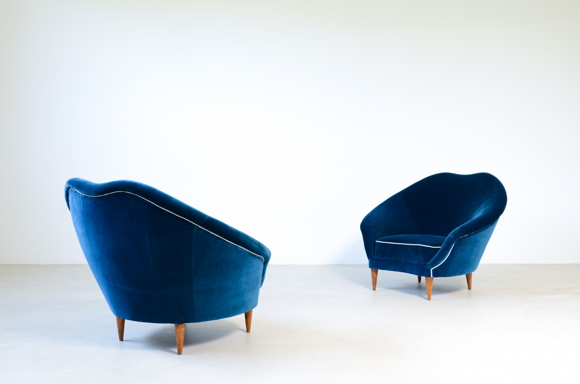 Federico Munari  Pair of tub chairs upholstered in velvet and cotton.  Italian manufacture around 1950.