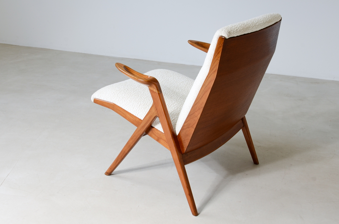 Taichiro Nakay  Rara poltroncina in ciliegio e tessuto imbottito.  Manifattura italiana, Permanente mobili Cantù, 1955.