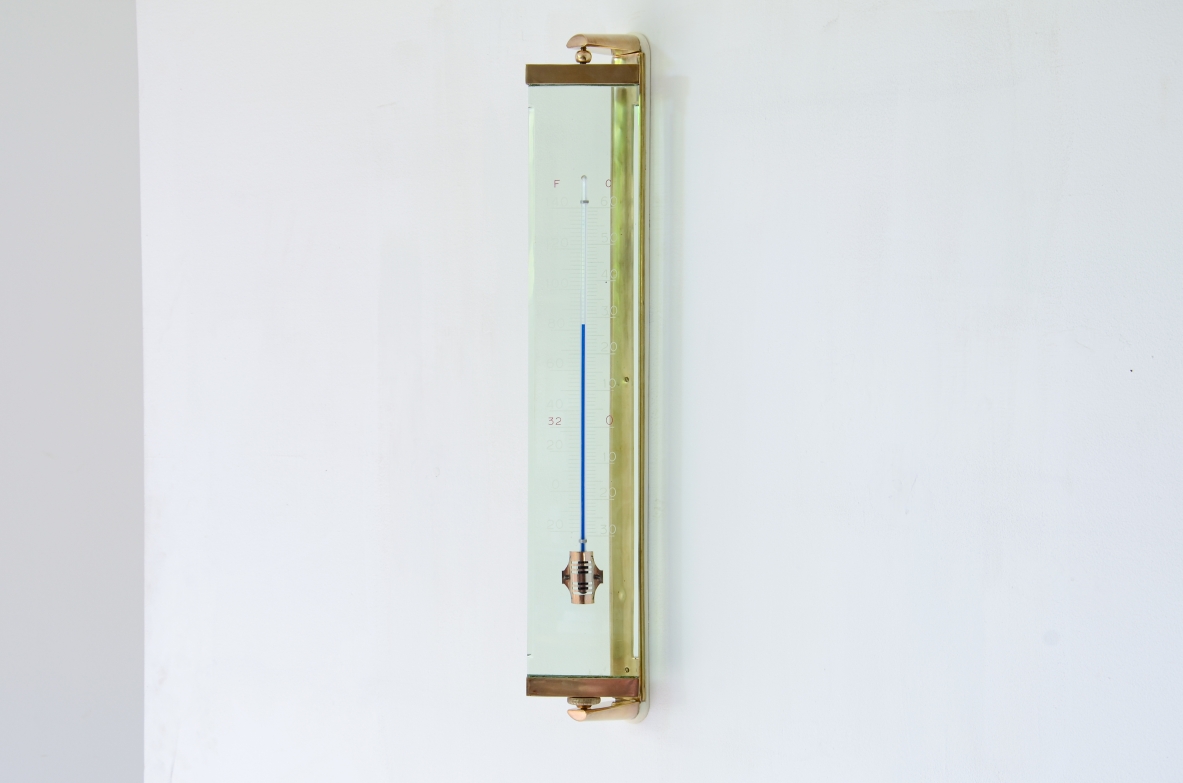 Fontana Arte  Grande termometro in vetro molato color verde Nilo con struttura in ottone.  Manifattura anni 40/50.