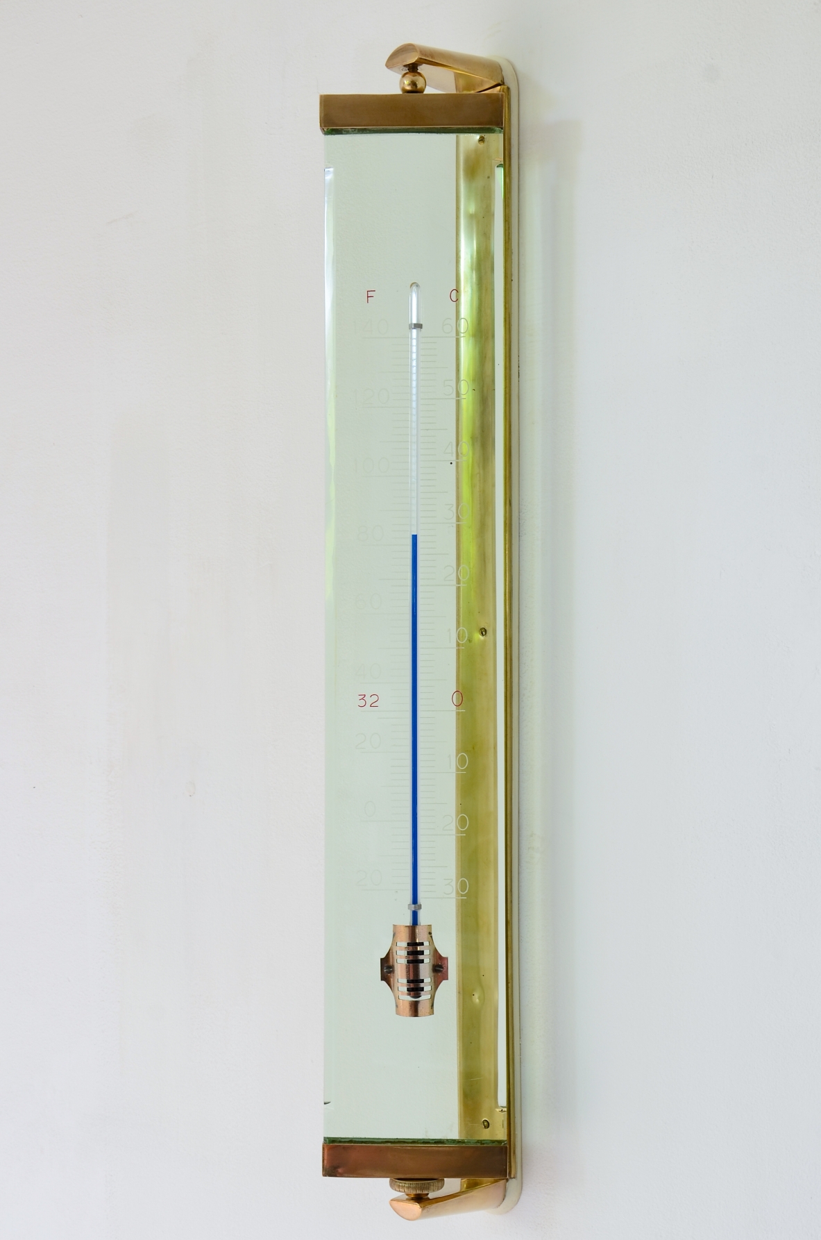 Fontana Arte  Grande termometro in vetro molato color verde Nilo con struttura in ottone.  Manifattura anni 40/50.