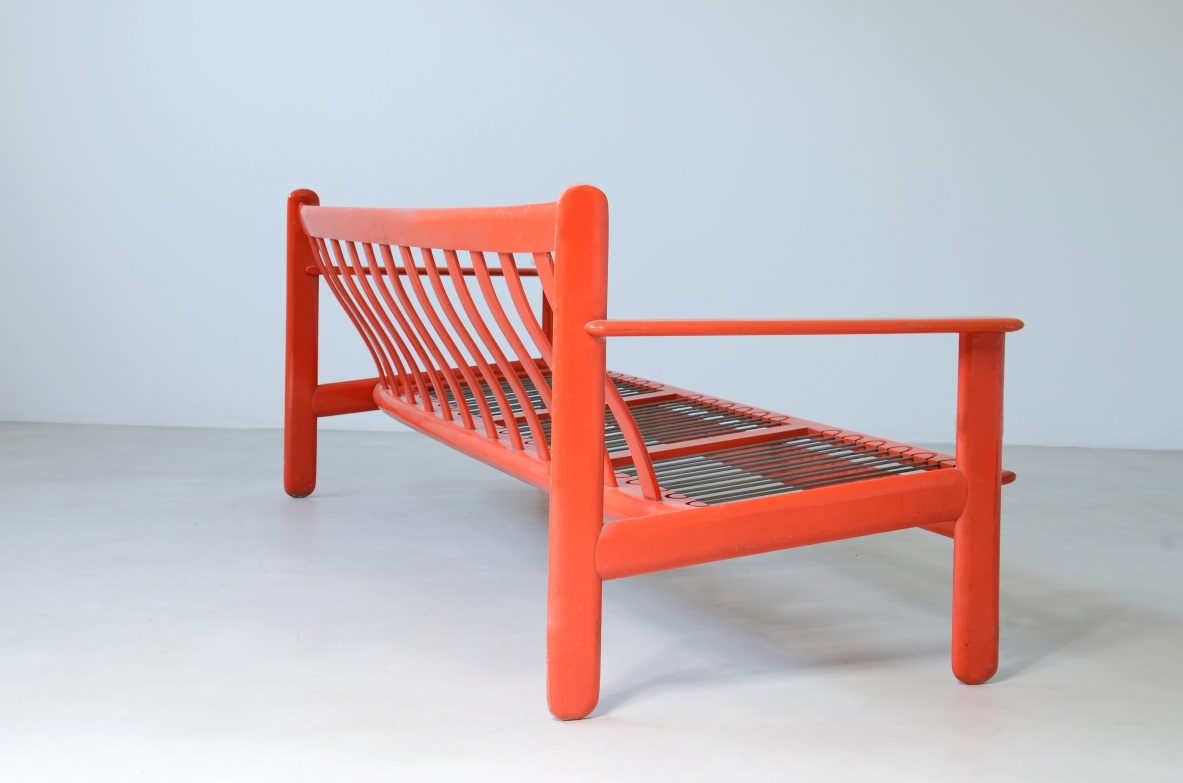 Vico Magistretti (1920-2006)  Three-seater sofa in lacquered wood with wavy backrest.  Perfect original condition, cushions in progress.  Model Carimate, Italy, 1959.