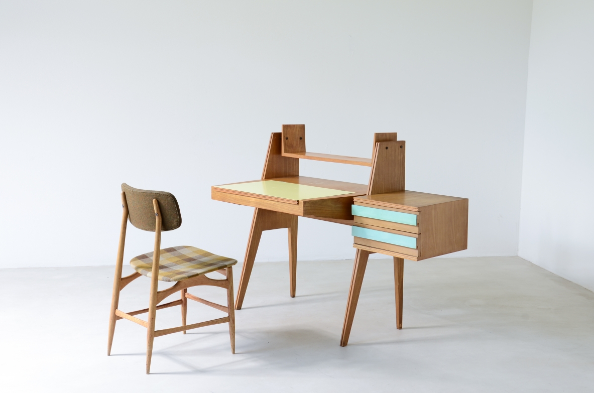 Ico Parisi (1916-1996)  Bedroom writing desk in oak with compartment for objects and shelf. Two drawers on the right side. Top and drawers with original period polypropyleneapplications.  Italian manufacture, 1955. ( to be restored)
