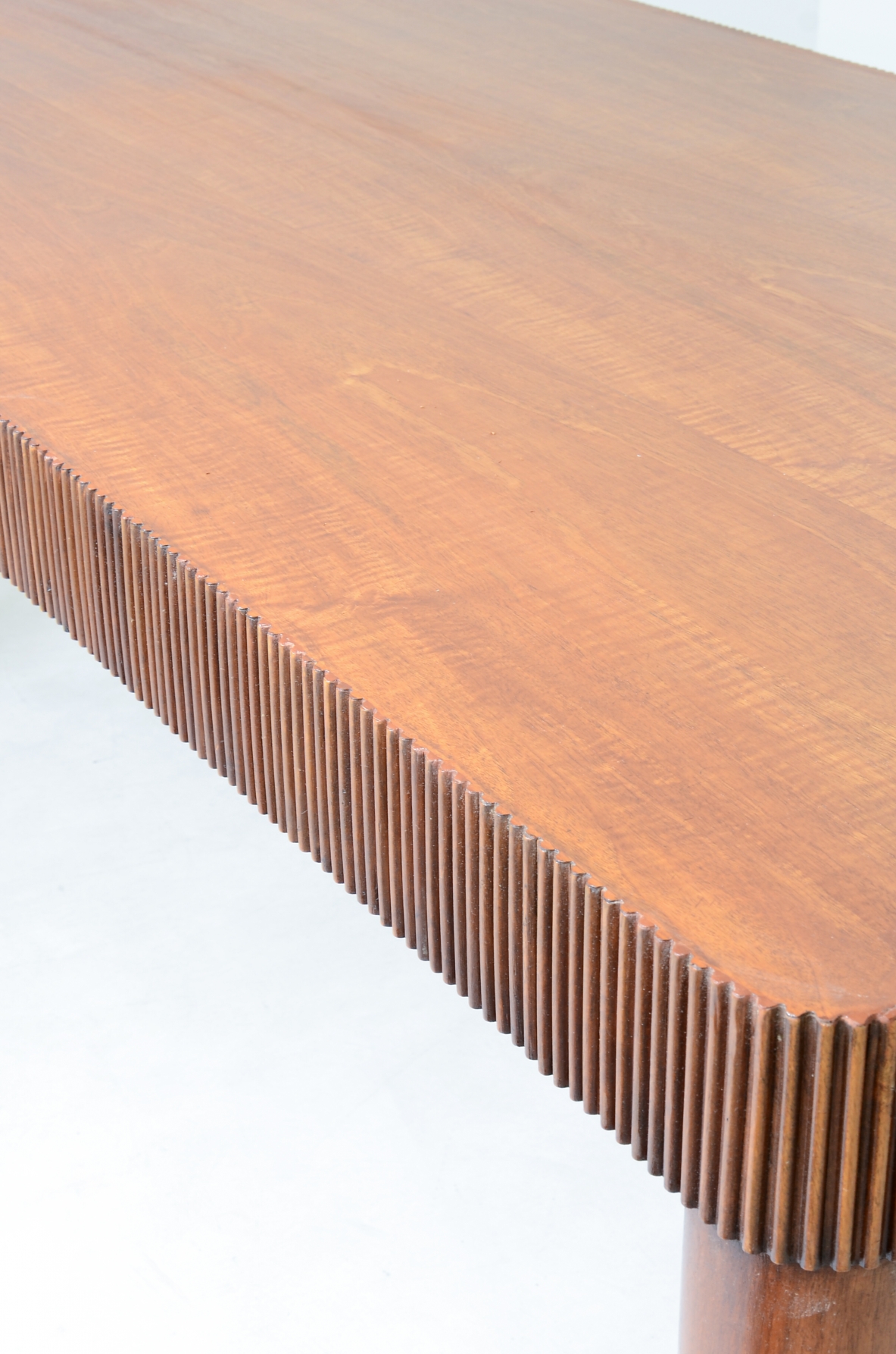 Elegant table with band motif in grissinato wood, top in walnut wood, turned legs with carved wooden tips.  Italian manufacture approx. 1940's.