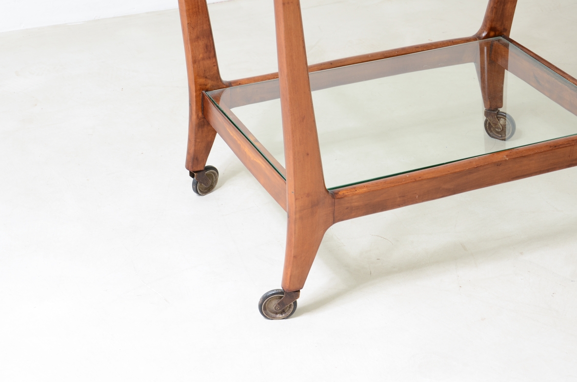 Walnut wood trolley with glass tops and wheels in the style of Gio Ponti.  Italy, 1950
