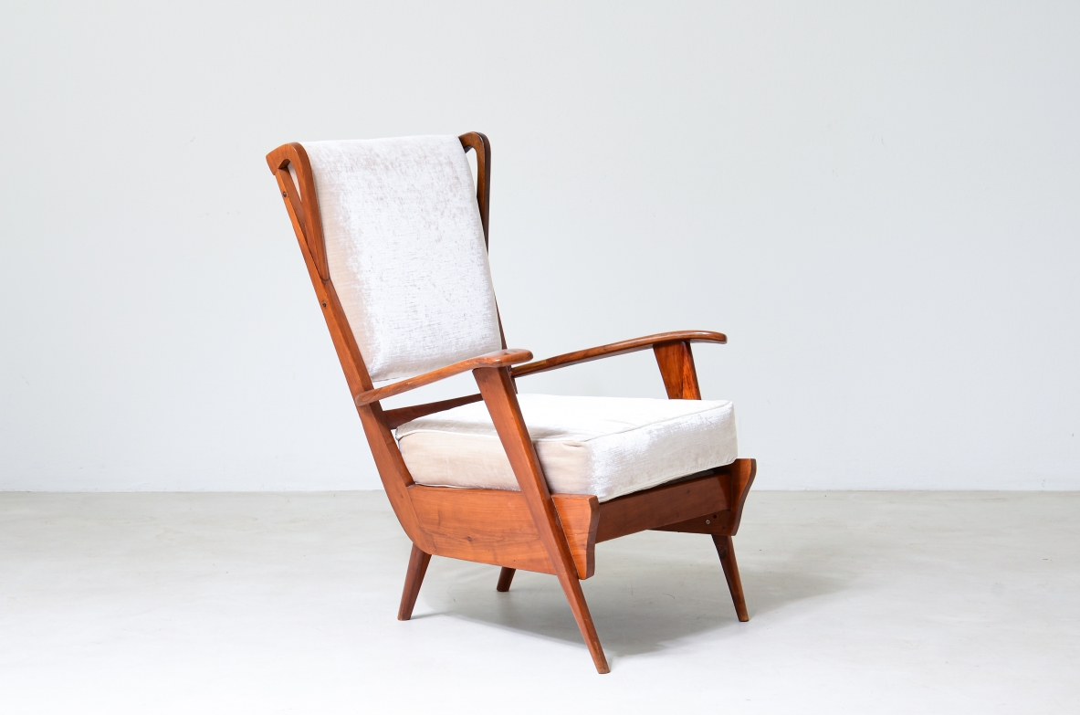 Modernist reading armchair with oak structure in the style of Gio Ponti. Italian manufacture, 1950's.