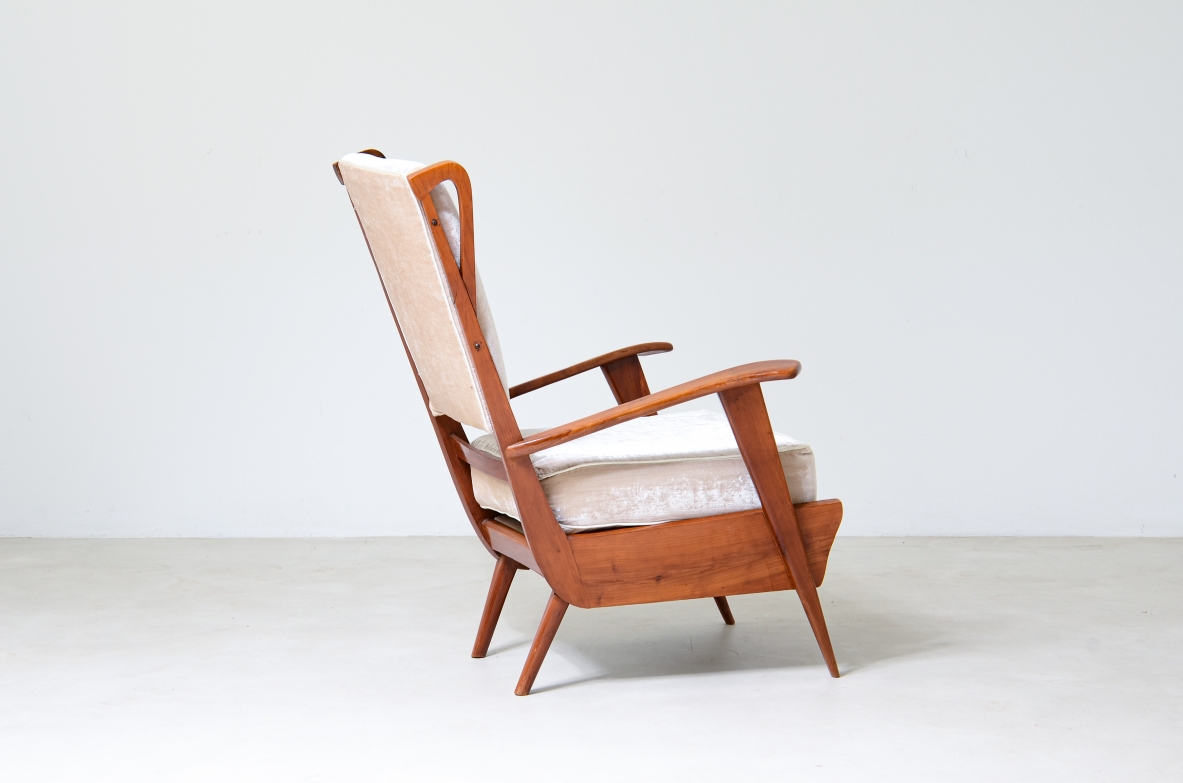 Modernist reading armchair with oak structure in the style of Gio Ponti. Italian manufacture, 1950's.