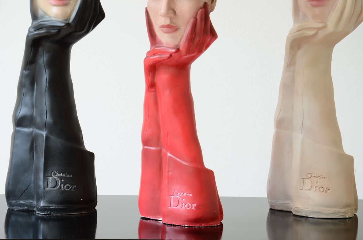 3 figure pubblicitarie in gesso dipinto in ottime condizioni originali.  Christian Dior, anni'60ca.