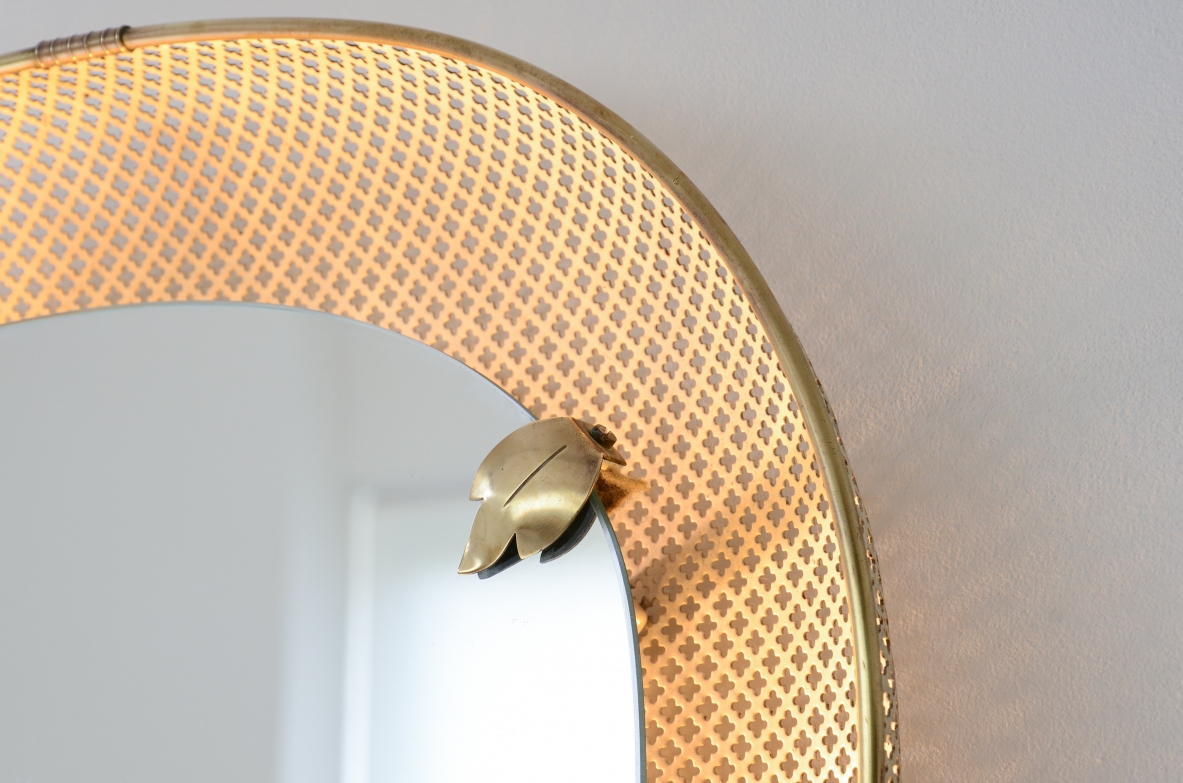 Grande specchiera retro illuminata in rete di metallo. Specchio molato.  Manifattura italiana primi anni '50