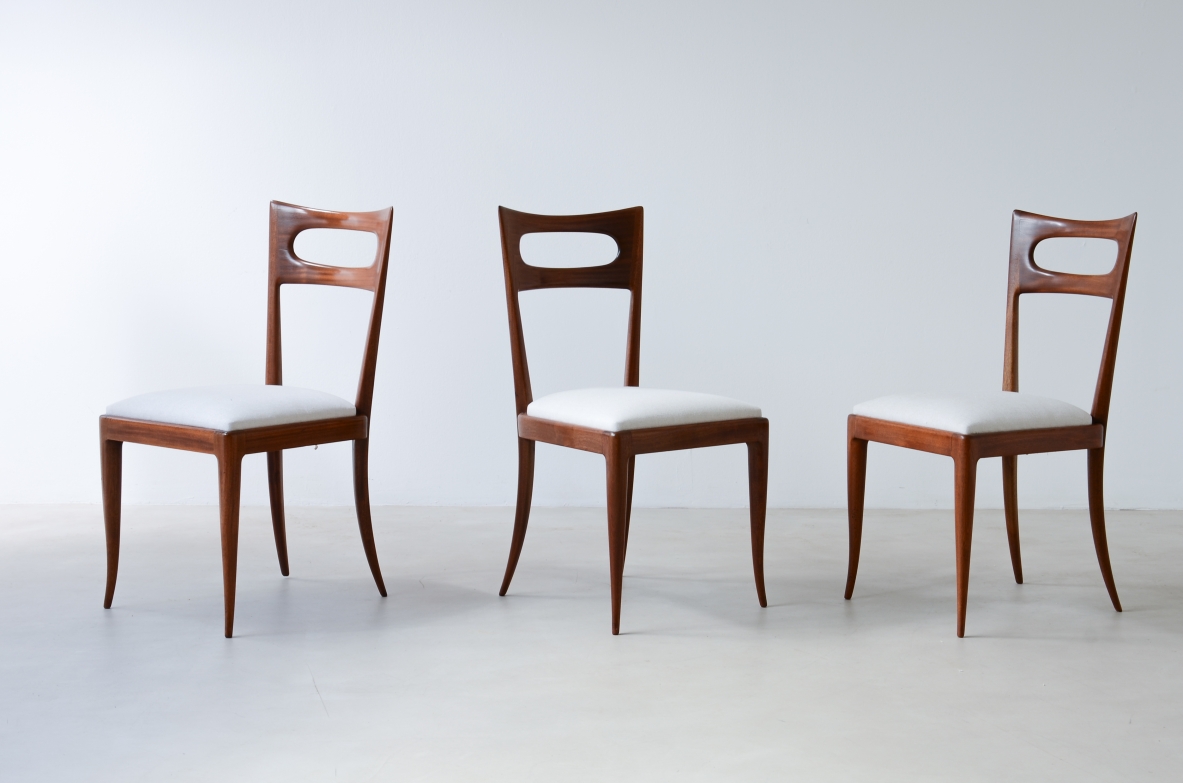 Paolo Buffa (1903-1970)  Sei eleganti sedie in noce 1940.