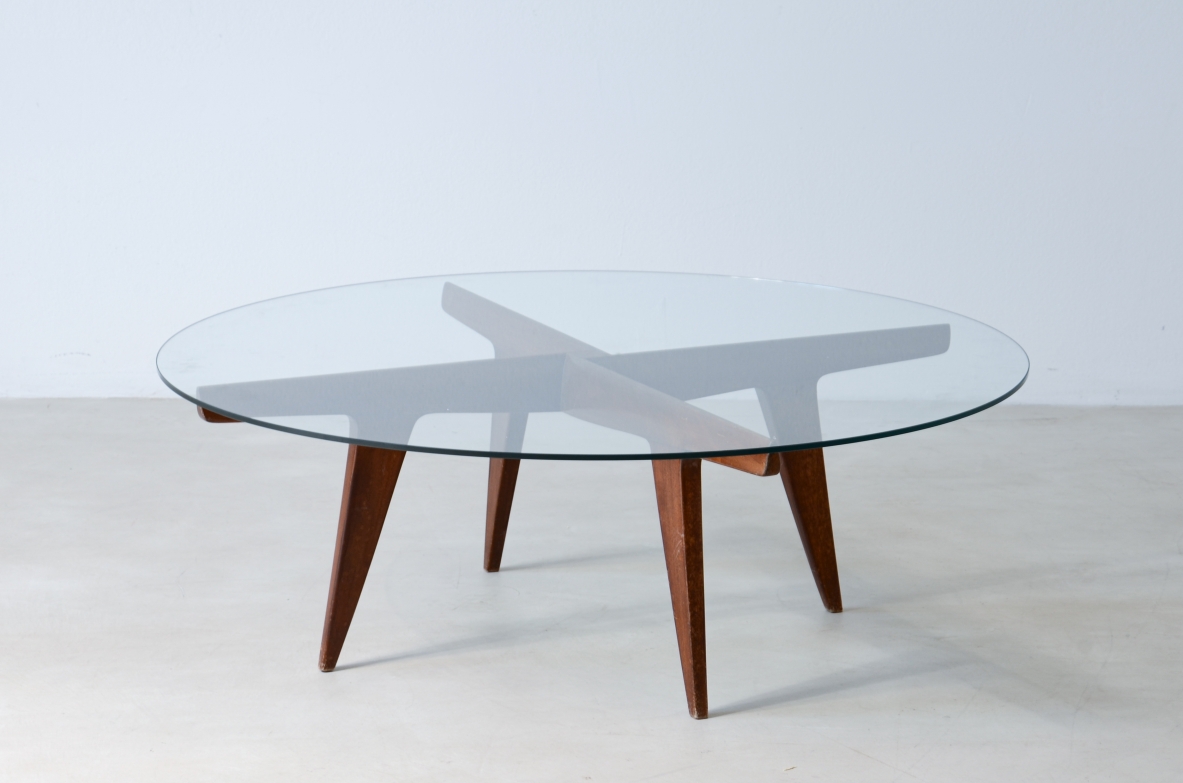 Gio Ponti  tavolino in legno a quattro razze incrociate con piano in cristallo.  Manifattura anni 50.