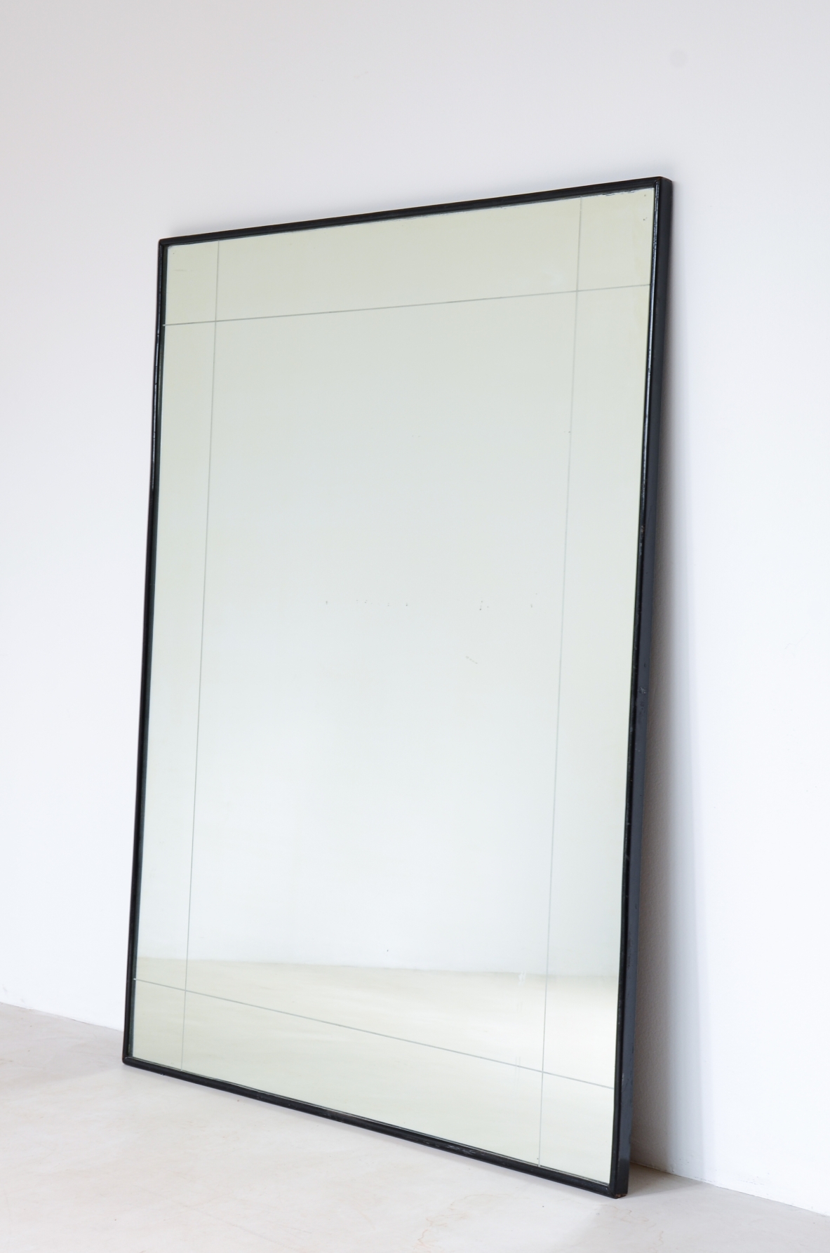 Guglielmo Ulrich  Large mirror with polished wooden frame.  Italian manufacturing 1940s