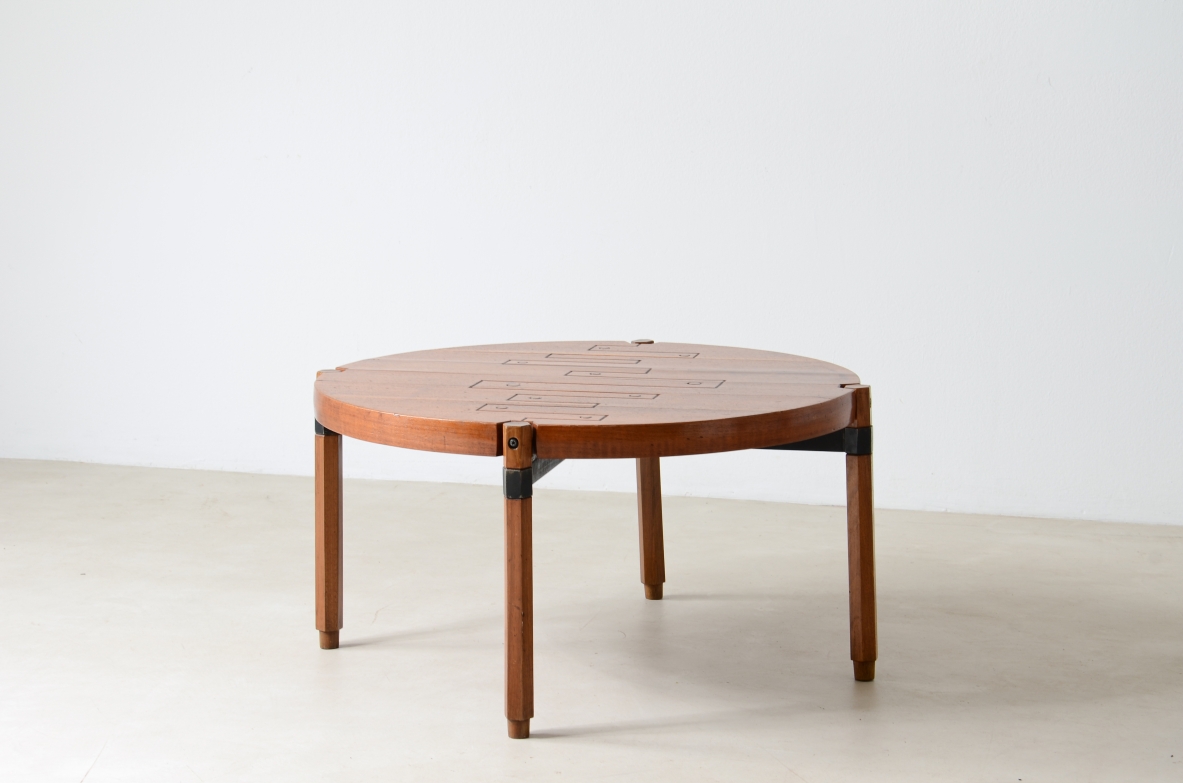 Roberto Aloi, Wooden coffee table with hand-carved geometric design. talian manufacture 1960.