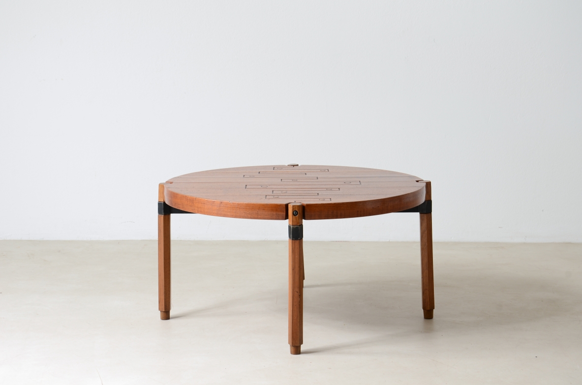 Roberto Aloi, Wooden coffee table with hand-carved geometric design. talian manufacture 1960.