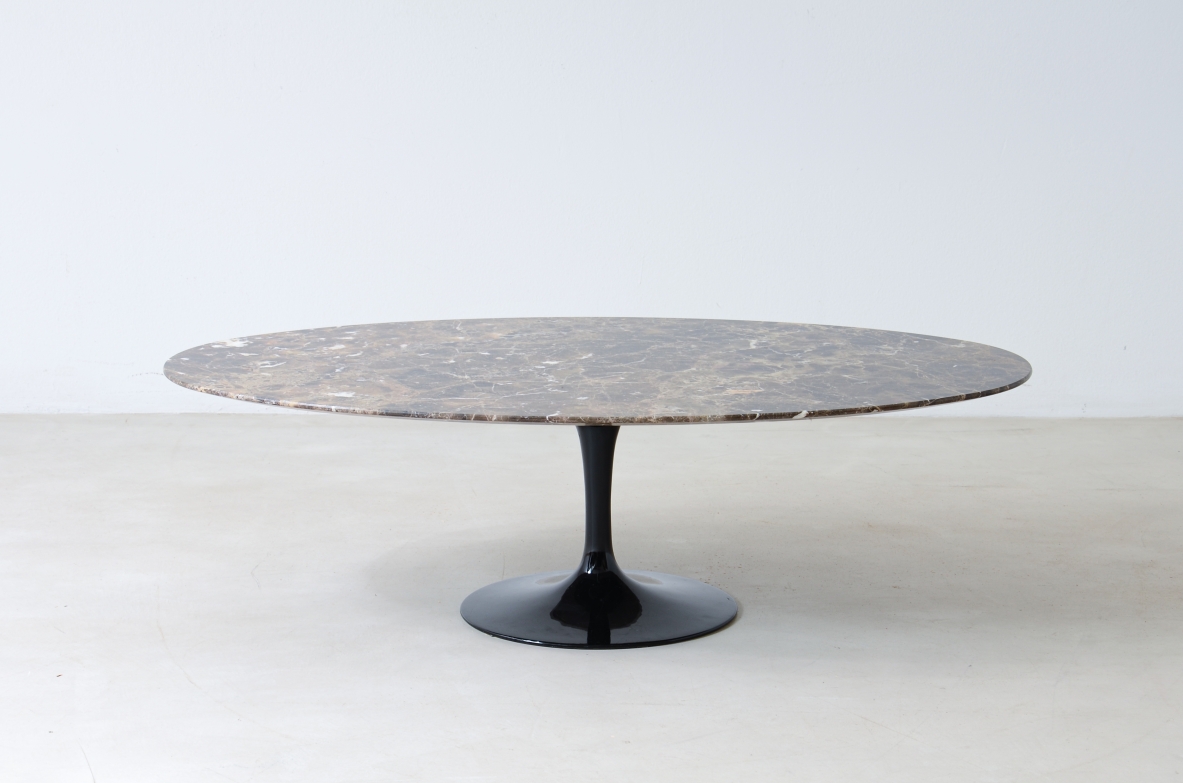Eero Saarinen Knoll International  Tavolino da caffè ovale in marmo 