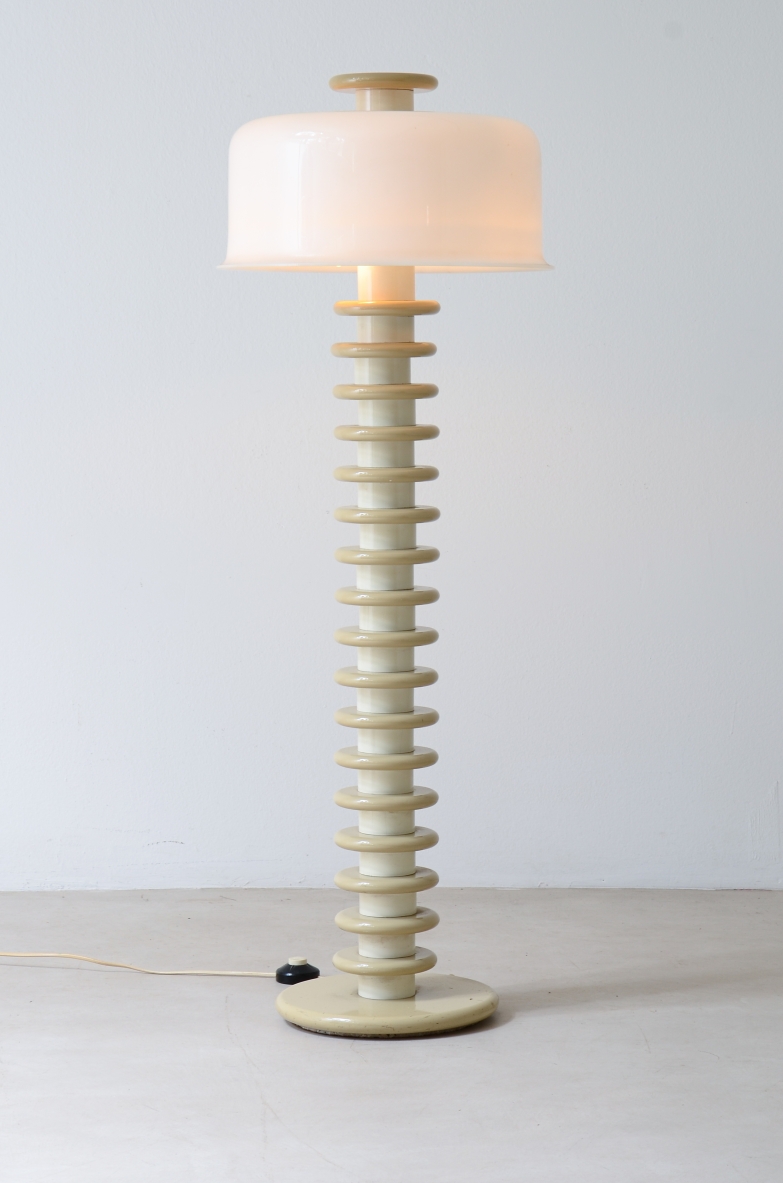 Ettore Sottsass, in the courtyard of  Floor lamp in lacquered wood with polypropylene shade.  Manufacture around 1970.