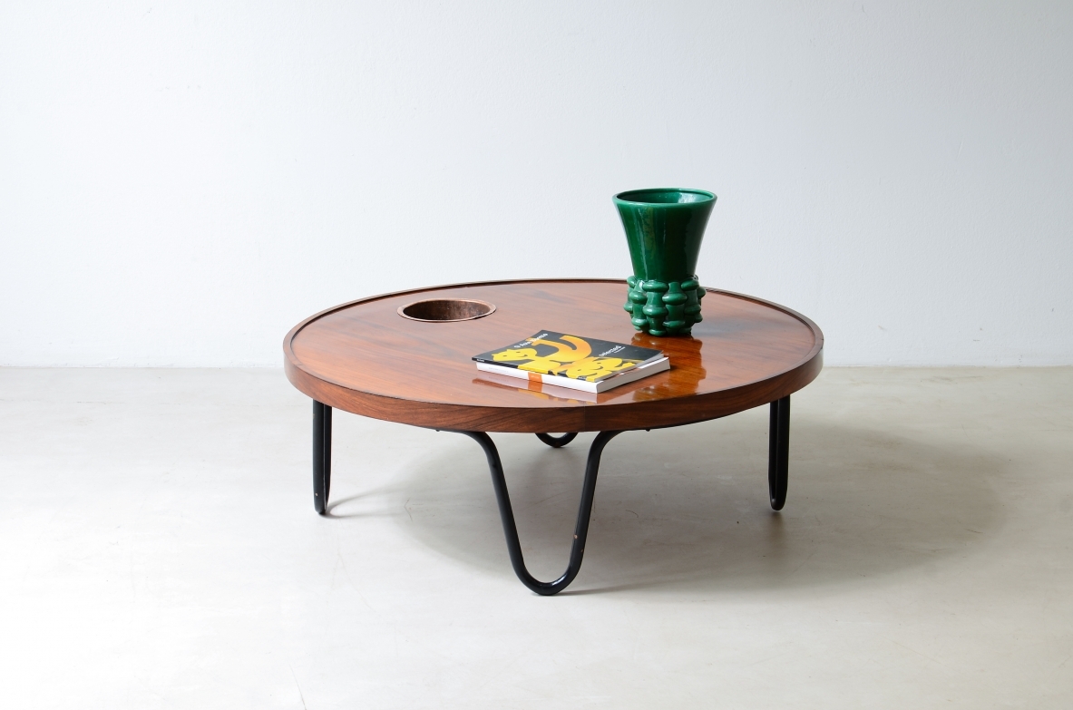 Large coffee table with wooden top and copper object holder, Italian manufacture 1950s.