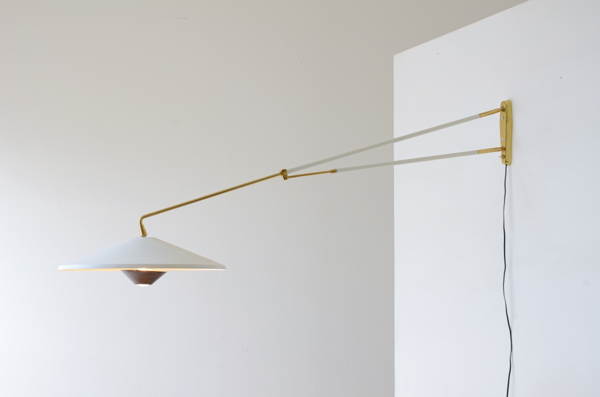 Giuseppe Ostuni Rare wall lamp adjustable in all positions with extendable arm. Oluce 1950