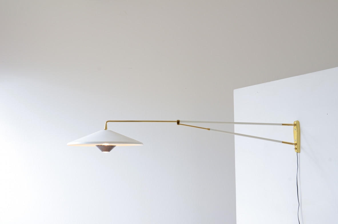 Giuseppe Ostuni Rare wall lamp adjustable in all positions with extendable arm. Oluce 1950
