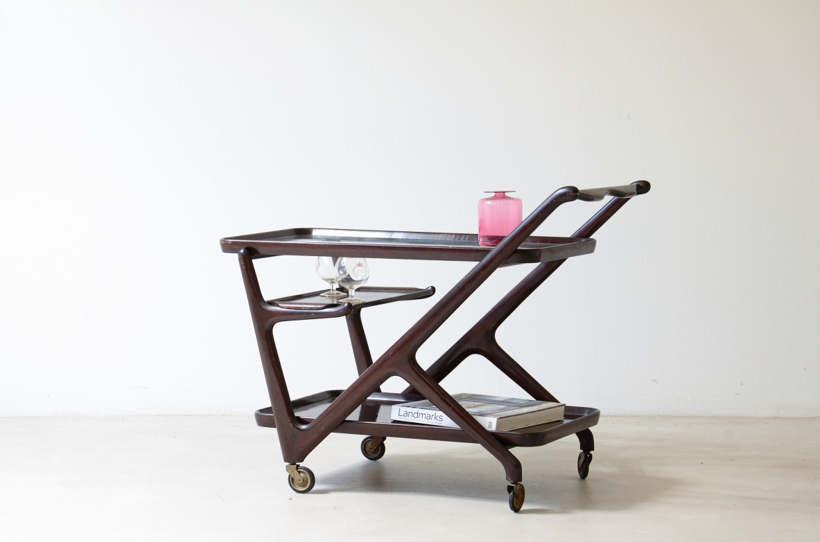 Cesare Lacca Elegant trolley with removable shaped wooden tray manufactured in the 40's
