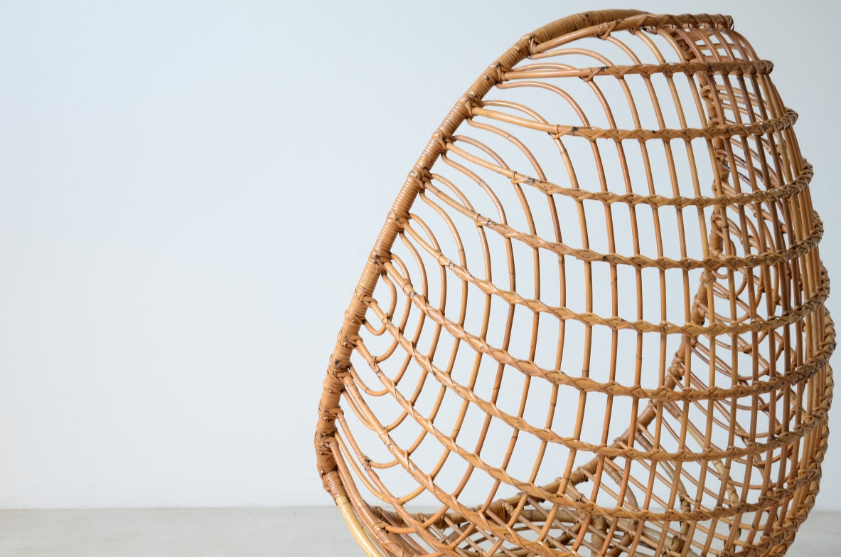 Bonacina, Italy, ca. 1955. Splendid egg-shaped seat in woven rush and rattan.