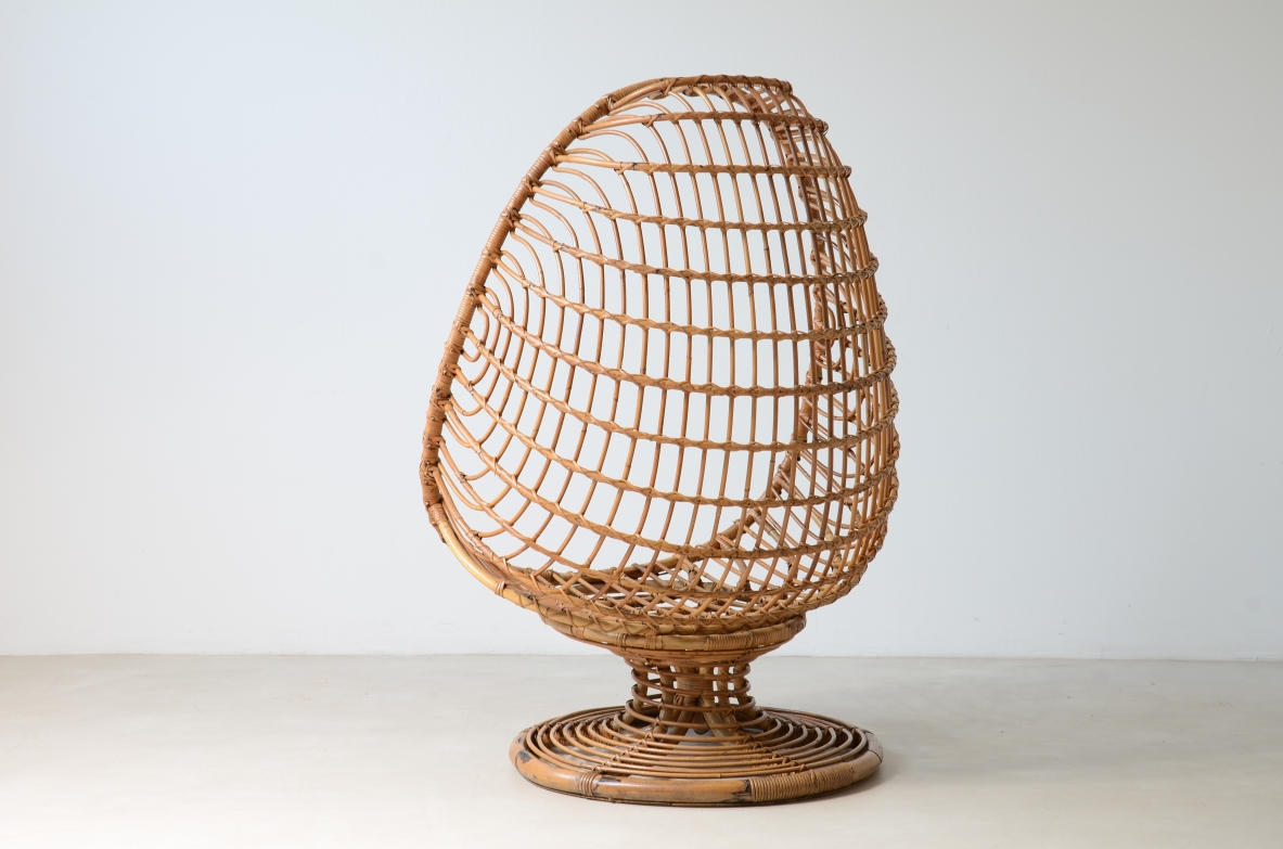 Bonacina, Italy, ca. 1955. Splendid egg-shaped seat in woven rush and rattan.