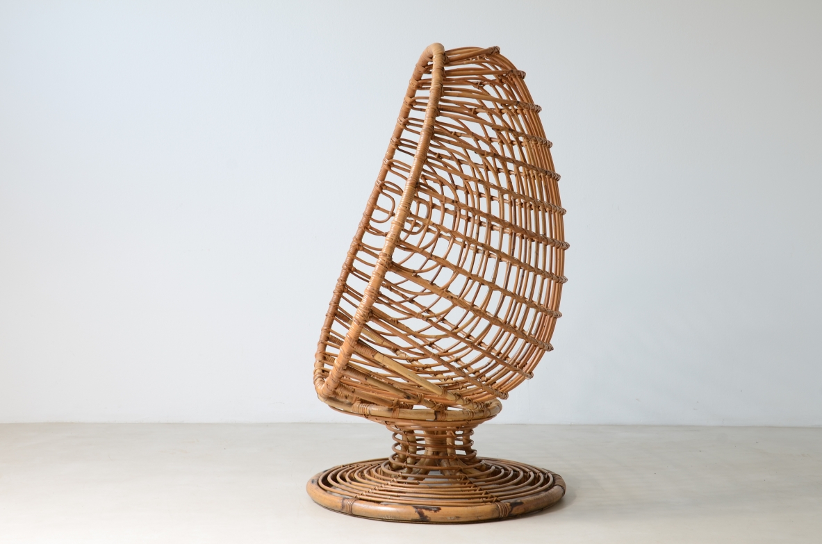Bonacina, Italy, ca. 1955. Splendid egg-shaped seat in woven rush and rattan.
