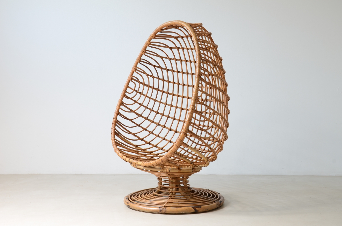Bonacina, Italy, ca. 1955. Splendid egg-shaped seat in woven rush and rattan.