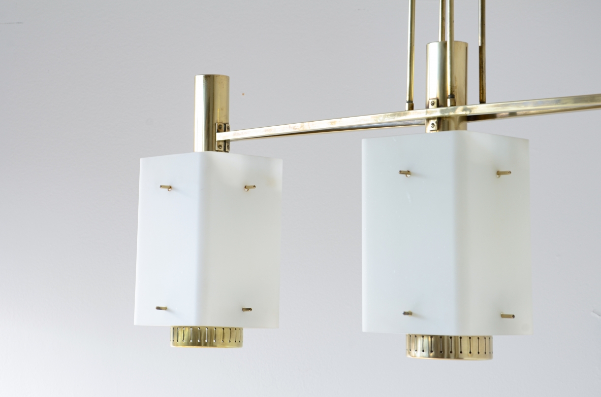  lampadario a tre luci Stilnovo in ottone con pendenti in vetro opalino.Bruno Gatta 1950
