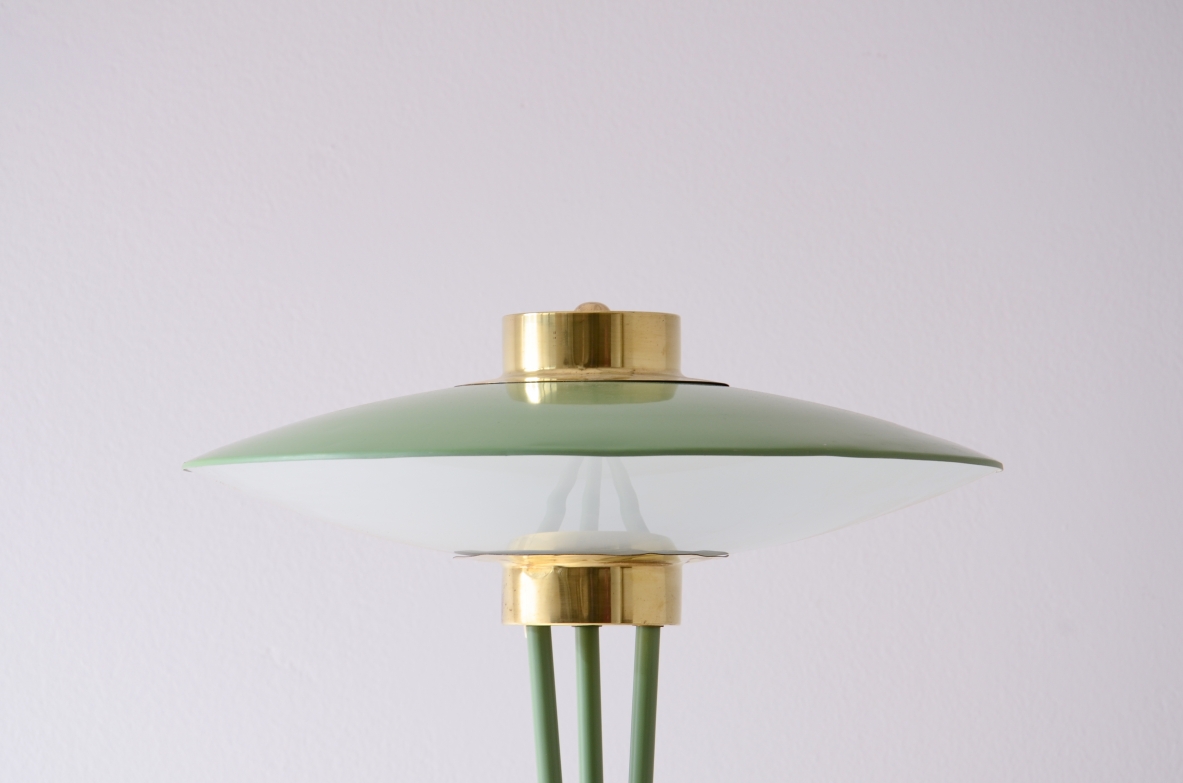 Stilnovo Milano  Rara lampada da terra in metallo laccato verde chiaro 1950