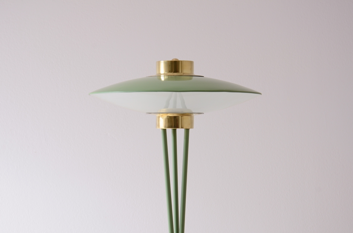 Stilnovo Milano  Rara lampada da terra in metallo laccato verde chiaro 1950