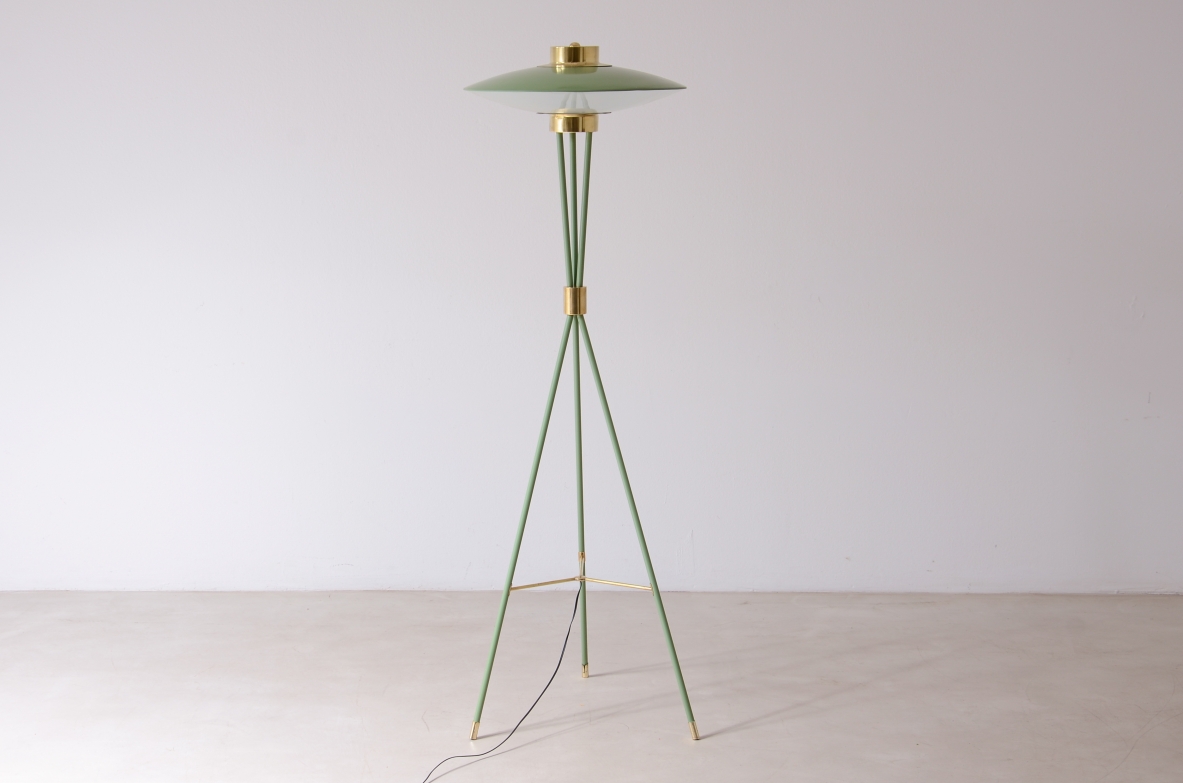 Stilnovo Milano  Rara lampada da terra in metallo laccato verde chiaro 1950