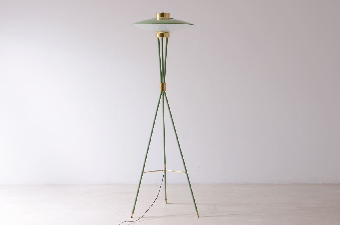 Stilnovo Milano  Rara lampada da terra in metallo laccato verde chiaro 1950