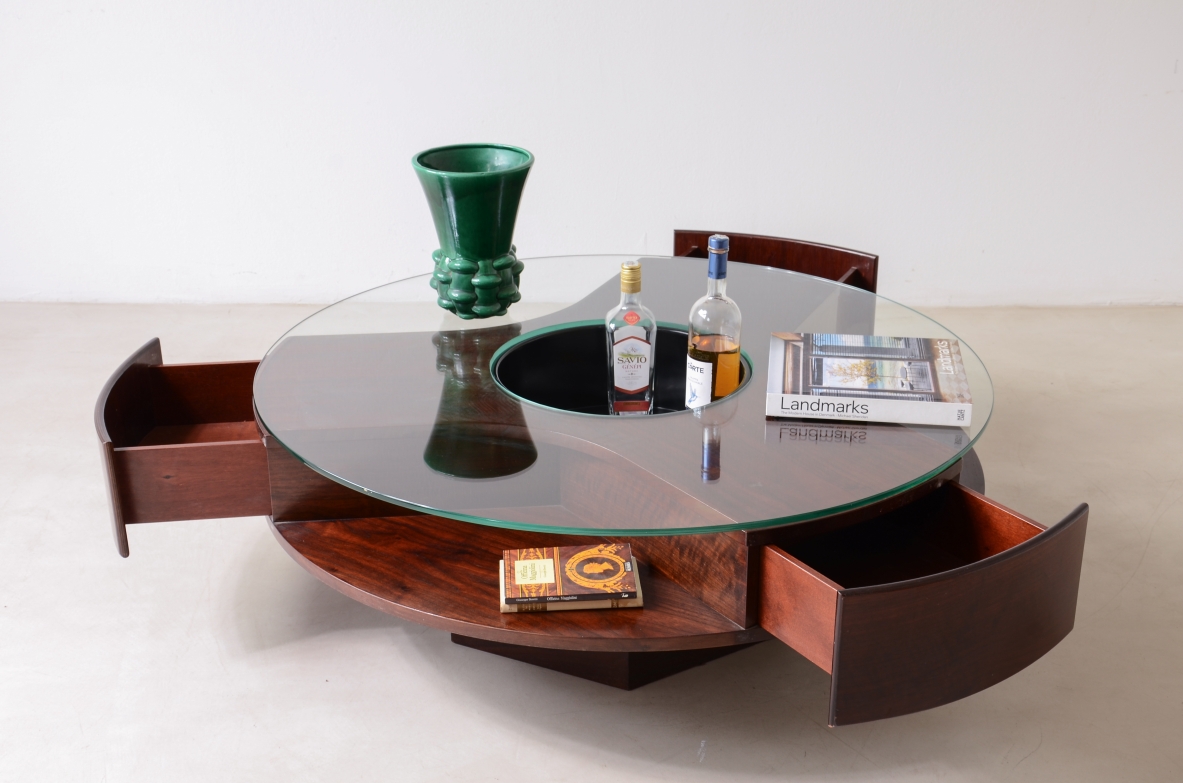 Gianni Moscatelli  Grande tavolo basso in legno con 3 cassetti, Produzione Arredamenti Fumagalli, anni '70