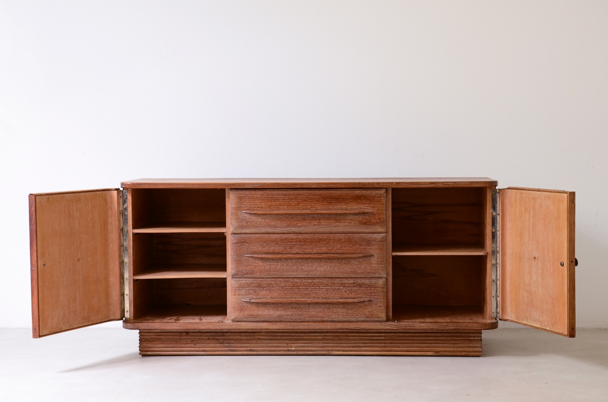 Guglielmo Pecorini, fine anni 30.Splendido mobile in rovere a quattro cassetti e due ante rivestite in tessuto
