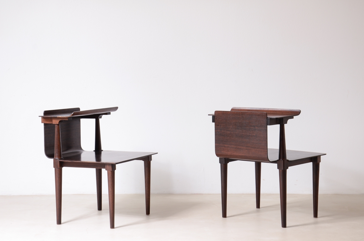 Pier Giacomo e Achille Castiglioni  Elegante coppia di comodini  in legno curvato, Gavina 1946