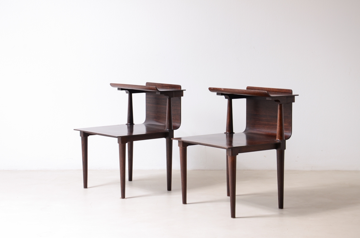 Pier Giacomo e Achille Castiglioni  Elegante coppia di comodini  in legno curvato, Gavina 1946