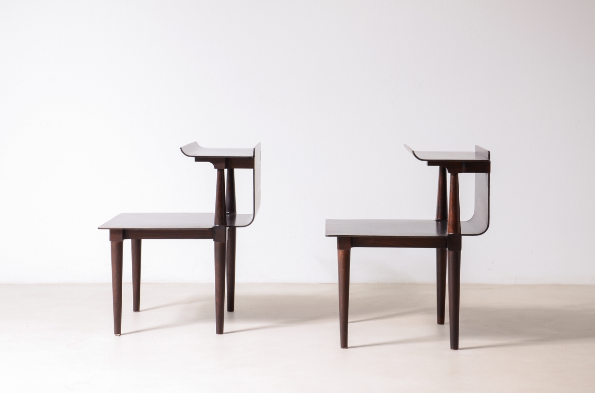 Pier Giacomo e Achille Castiglioni  Elegante coppia di comodini  in legno curvato, Gavina 1946