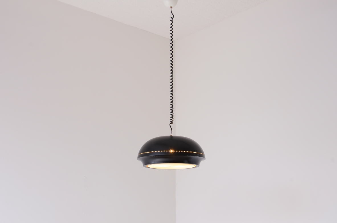Afra e Tobia Scarpa  Lampa a sospensione in metallo laccato nero.Produzione Flos fine anni 50.