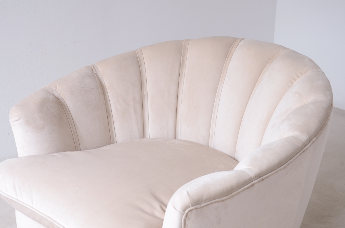 Gio Ponti Pair of large shell-shaped armchairs Manufactured by Casa & Giardino, ca. 1935.
