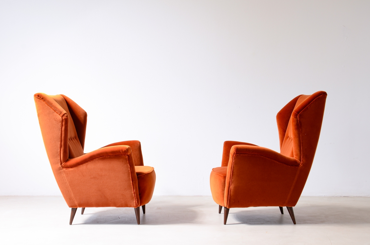 Fratelli Rizzi  Pair of armchairs with high backrest and padded velvet upholstery.