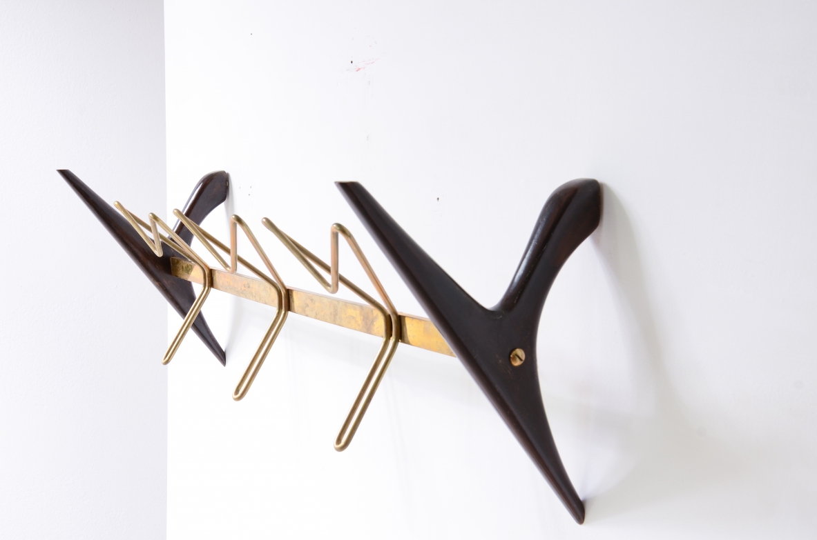 Appendiabiti in legno e ottone con tre ganci, attr. Ico Parisi, 1950ca.