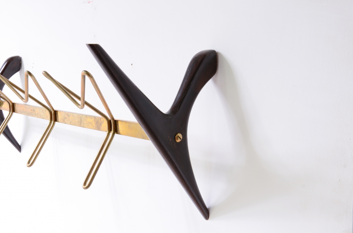 Appendiabiti in legno e ottone con tre ganci, attr. Ico Parisi, 1950ca.