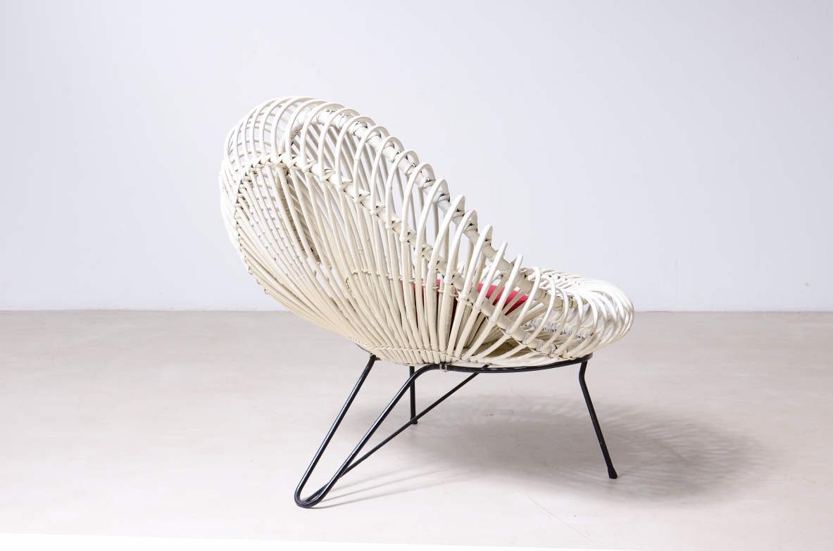 Janine Abraham e Dirk Jan Rol, coppia di poltrone in rattan laccato con struttura in metallo curvato. Prod. Edition Rougier, Olanda 1950ca.